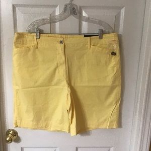 Kim Rogers yellow shorts. NWT. Size 18 Bermuda Plus size